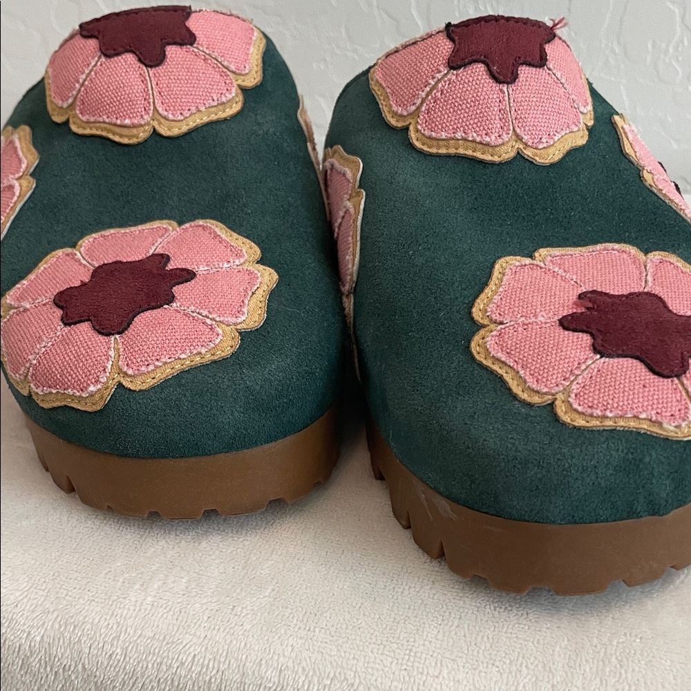 Chelsea& Violet Green Floral Embroidered clogs - Picture 11 of 11